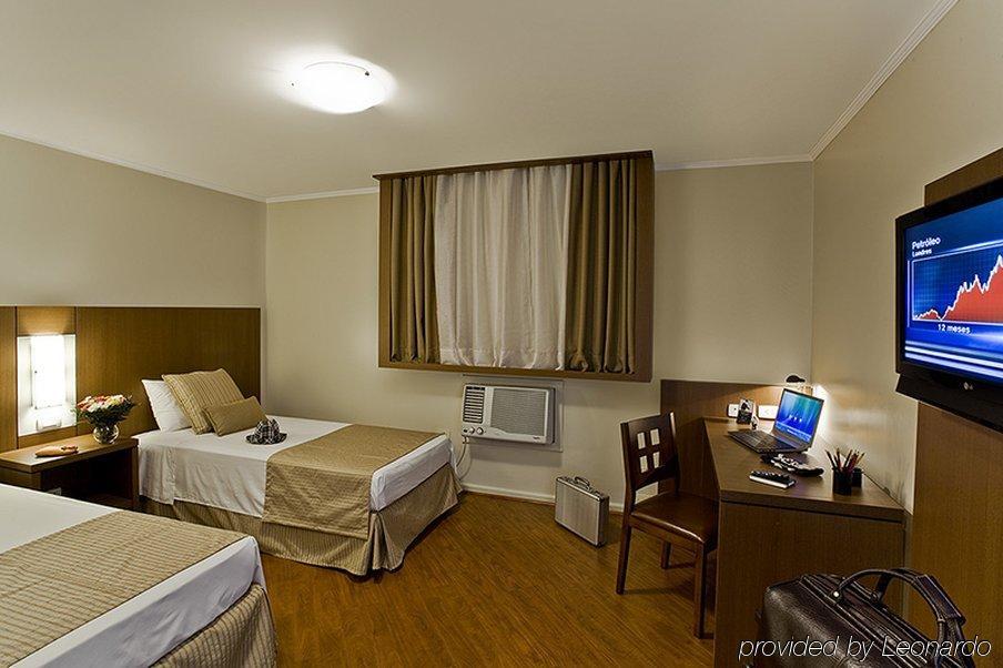 Hotel Deville Curitiba Habitación foto