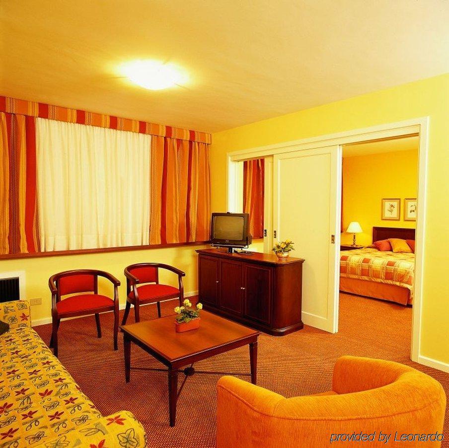 Hotel Deville Curitiba Habitación foto